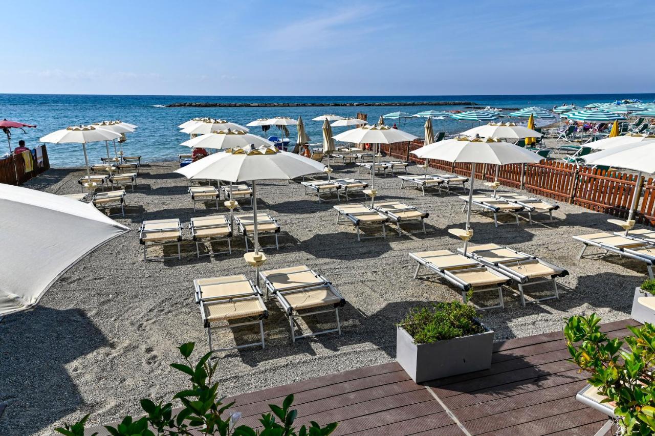 Hotel Delle Rose San Bartolomeo Al Mare Exterior foto