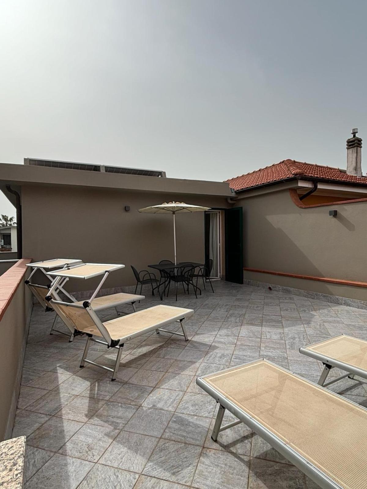 Hotel Delle Rose San Bartolomeo Al Mare Exterior foto